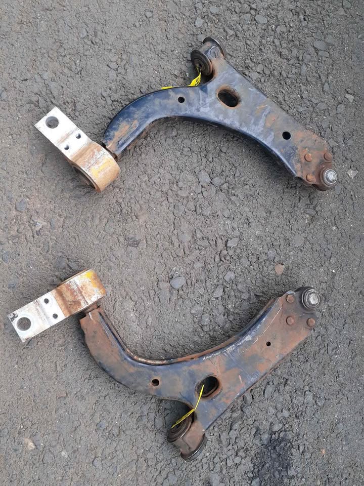 2011 up Ford Figo left n right control arms - Private Seller