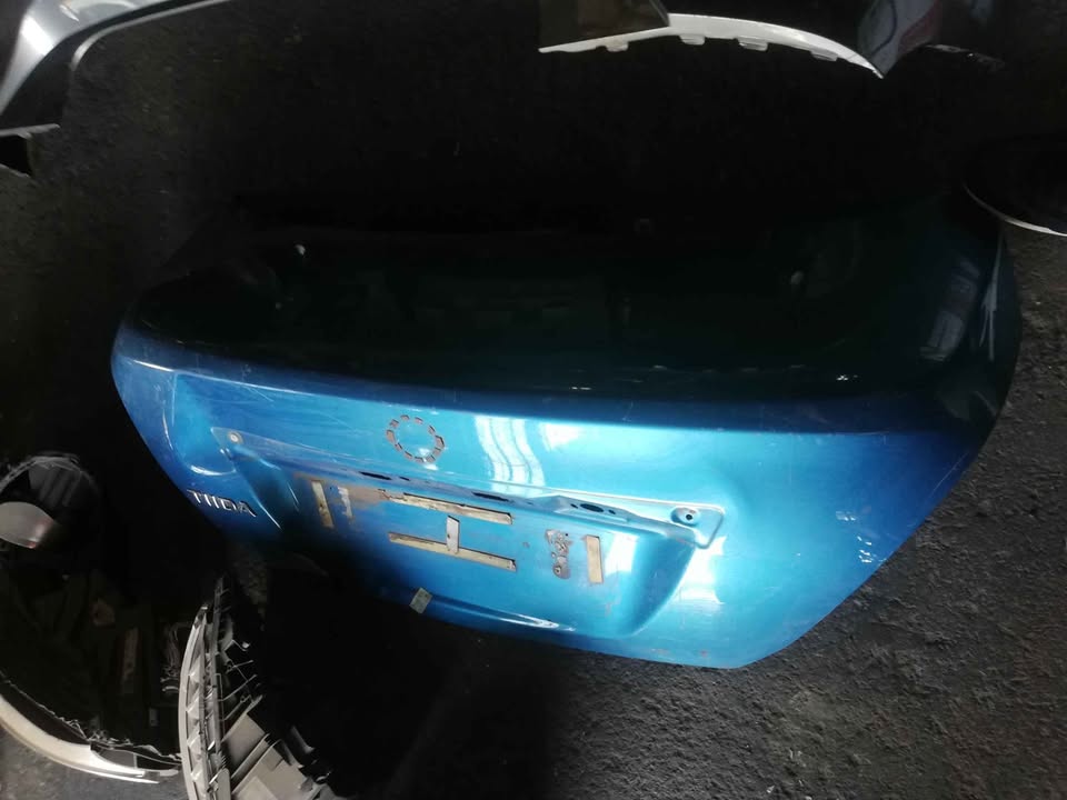 Nissan Tiida boot - Private Seller Nissan Tiida boot - Private Seller