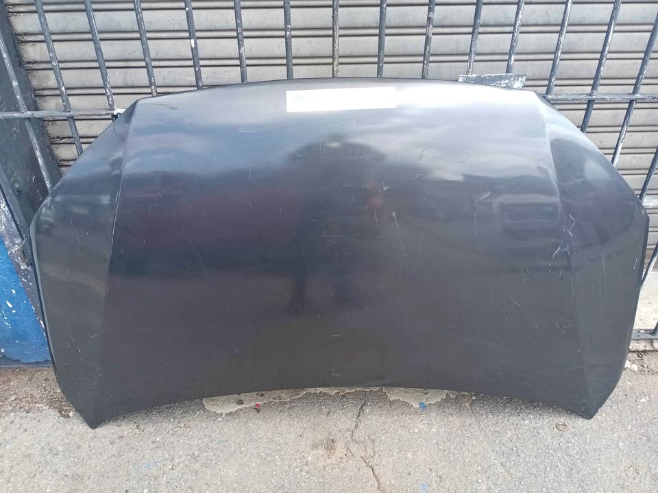 Toyota Land Cruiser Bonnet. Call or DM . - Private Seller Toyota Land Cruiser Bonnet. Call or DM . - Private Seller