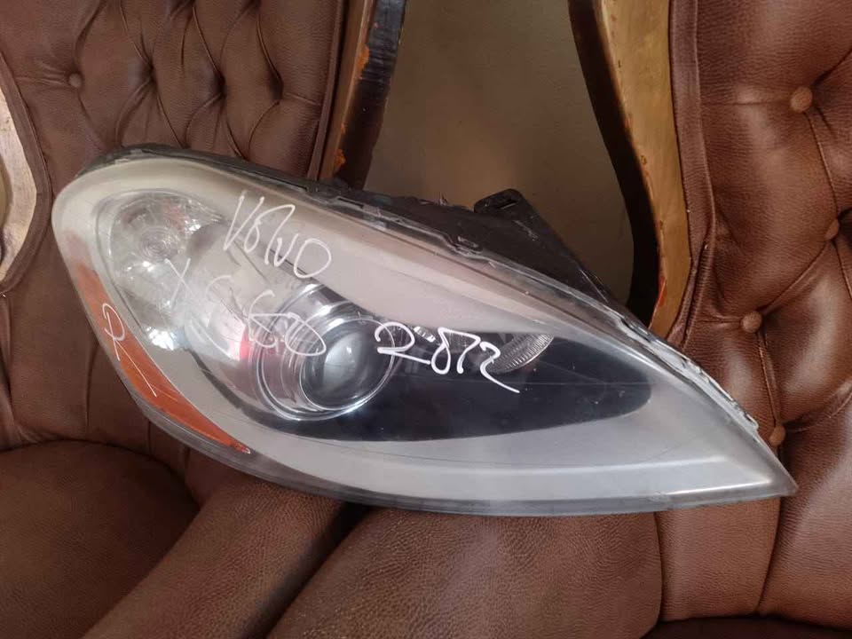 Volvo XC60 2012 RIGHT XENON headlight For sale - Private Seller Volvo XC60 2012 RIGHT XENON headlight For sale - Private Seller