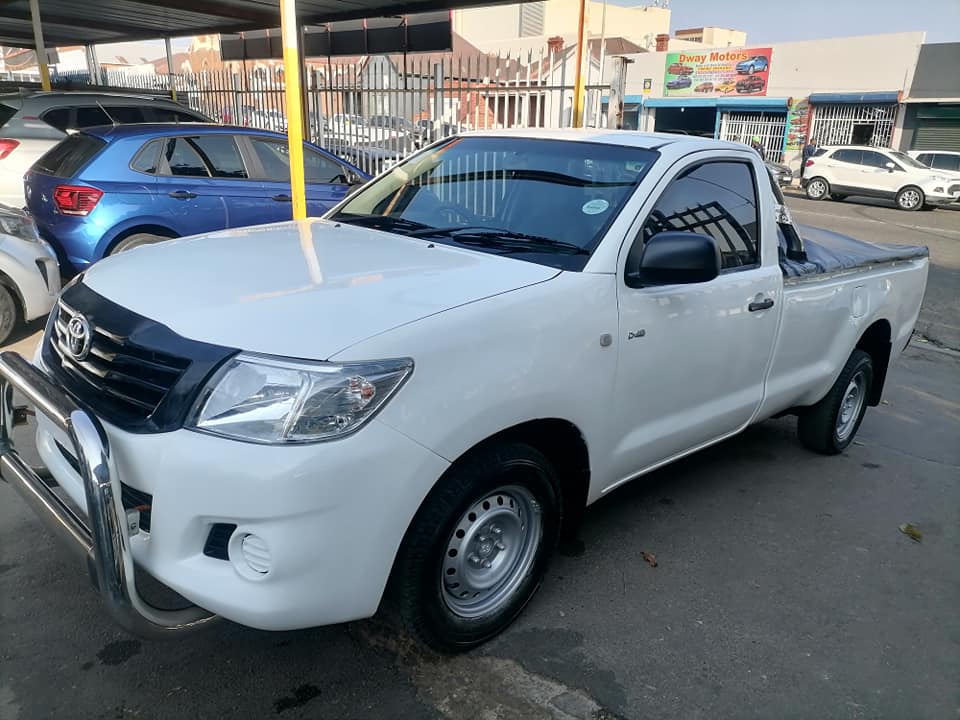 2010 Toyota Hilux 2.5 D4D SRX Single Cab Low Rider leather seat