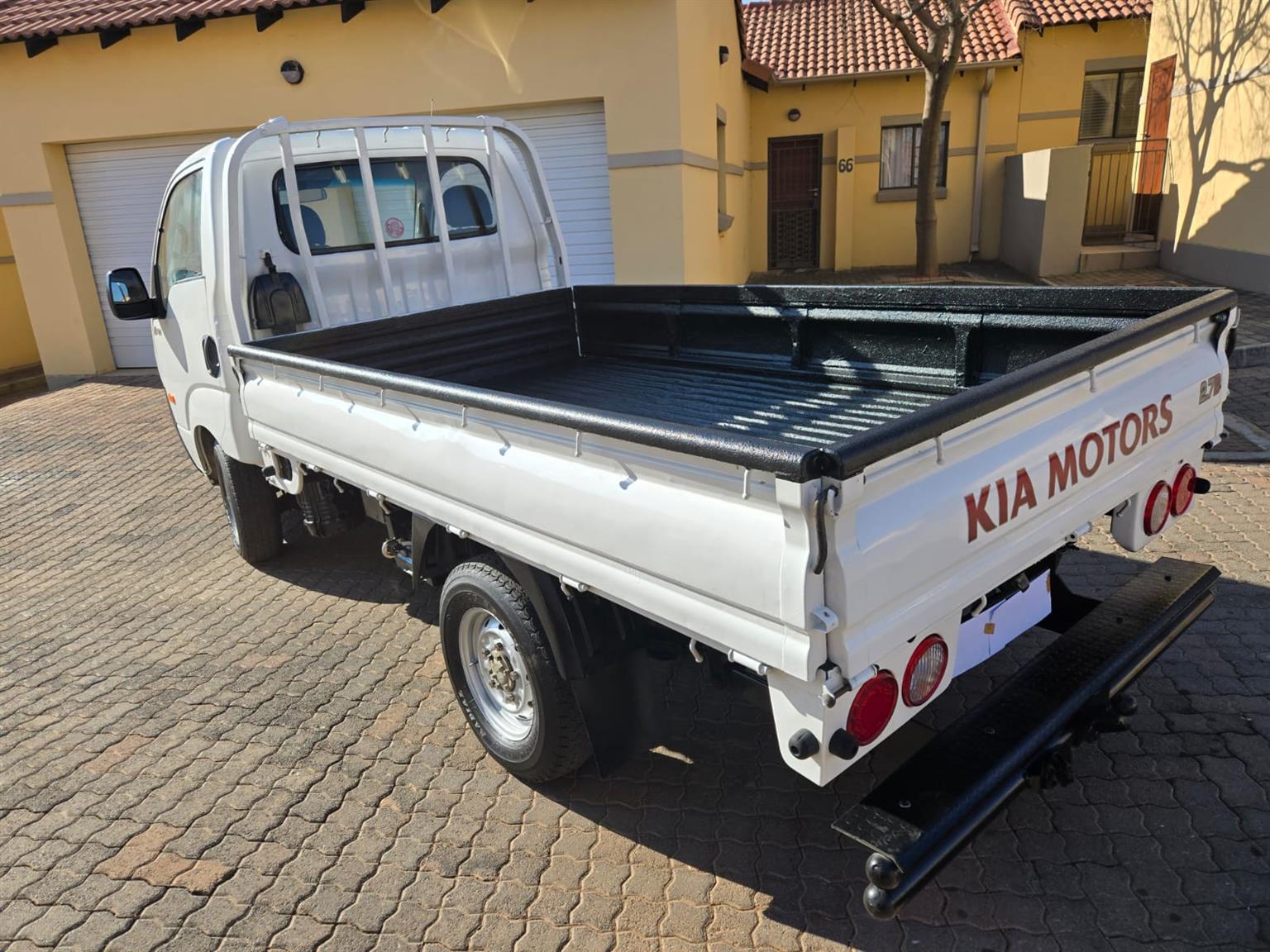 Kia 2700