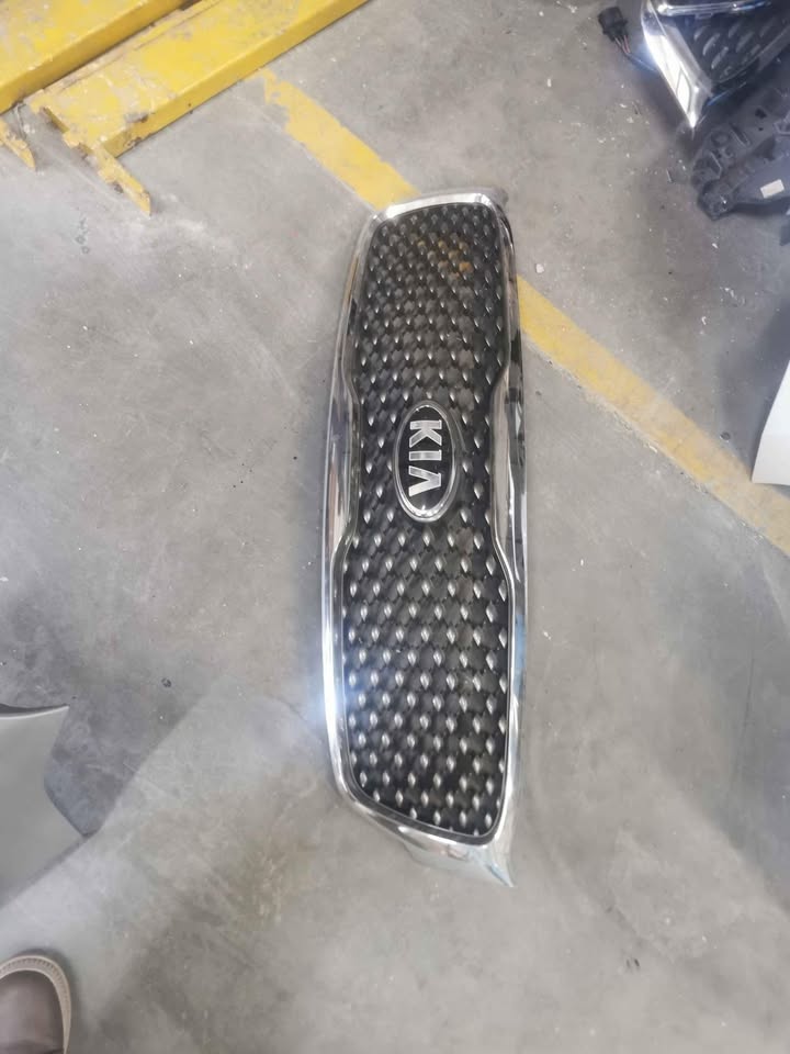 Kia Sorento 2020 grill - Private Seller Kia Sorento 2020 grill - Private Seller