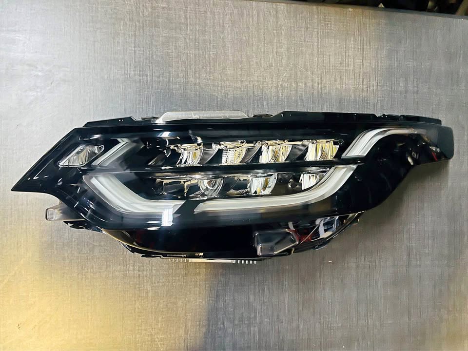 Land Rover Discovery 5 LED headlight - Private Seller Land Rover Discovery 5 LED headlight - Private Seller