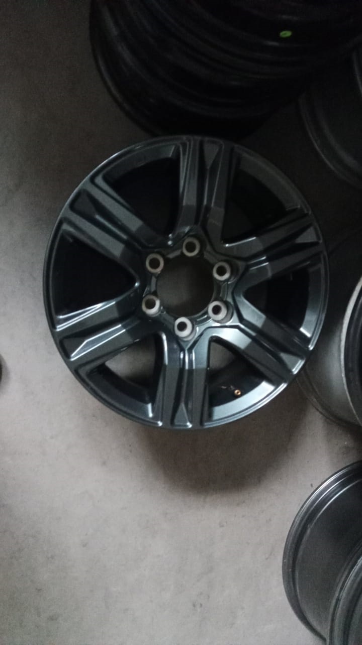 17inch Toyota Hilux/Fortuner original mag to use for spare - Private Seller 17inch Toyota Hilux/Fortuner original mag to use for spare - Private Seller