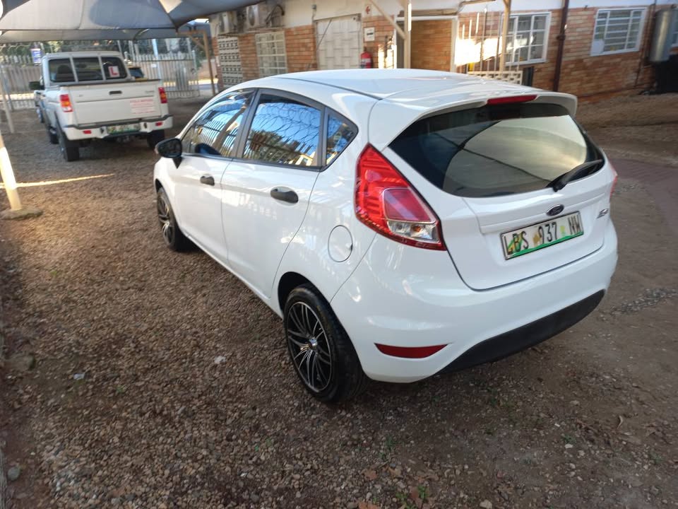 2017 Ford Fiesta 1.4 Ambiente White