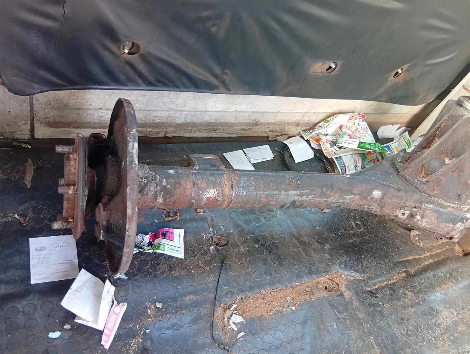 2012 Toyota quantum  rear wheel axel - Private Seller