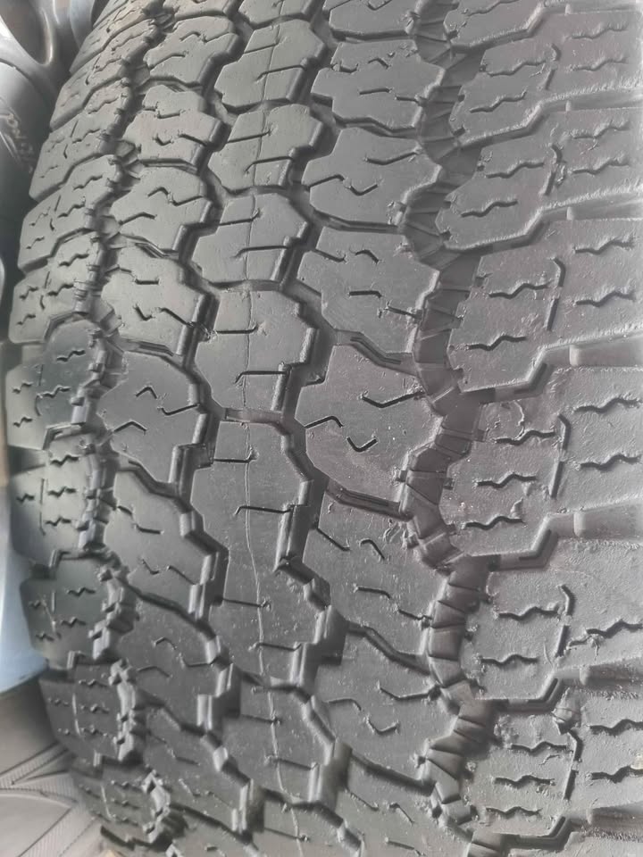 Ford wildruck rims and tyres 265/60R18 Goodyear wrangler for sale - Private Seller
