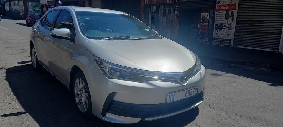 2017 TOYOTA COROLLA PRESTIGE 1.4 D4D DIESEL, MANUAL TRANSMISSION, SILVER COLOUR