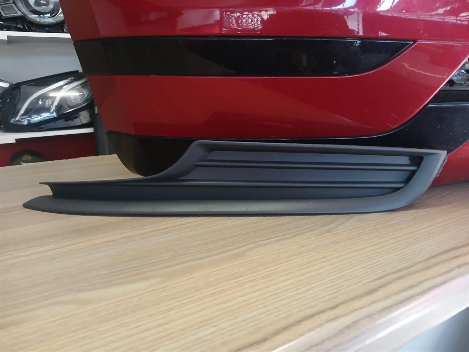 2016 GOLF7 LEFT AND RIGHT LOWER GRILL IN GOOD CONDITION FOR SALE - Private Seller 2016 GOLF7 LEFT AND RIGHT LOWER GRILL IN GOOD CONDITION FOR SALE - Private Seller