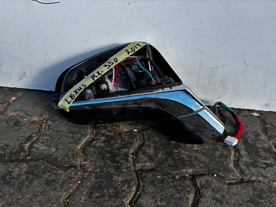 2019 Lexus RX 350 RIGHT SIDE MIRROR - Private Seller