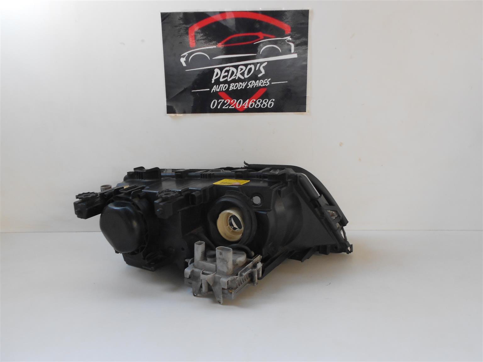 BMW E46 Xenon 3 Series Left Headlight - Private Seller BMW E46 Xenon 3 Series Left Headlight - Private Seller