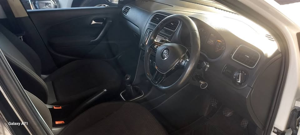 Volkwogen Polo6 1.4 Manual petrol sedan
