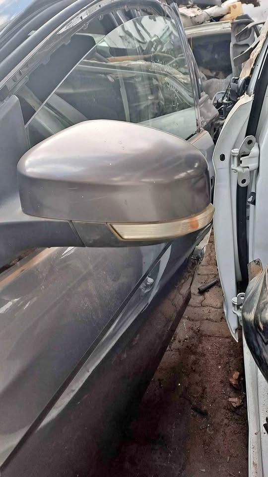 Door Mirror Ford Focus 2015 1.0L - Private Seller Door Mirror Ford Focus 2015 1.0L - Private Seller