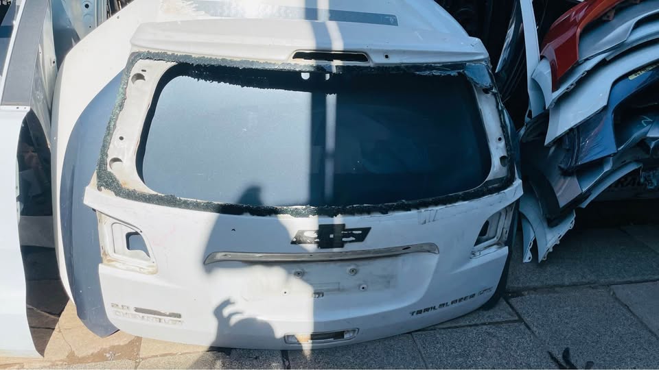Chevrolet Trailblazer tailgate - Private Seller Chevrolet Trailblazer tailgate - Private Seller