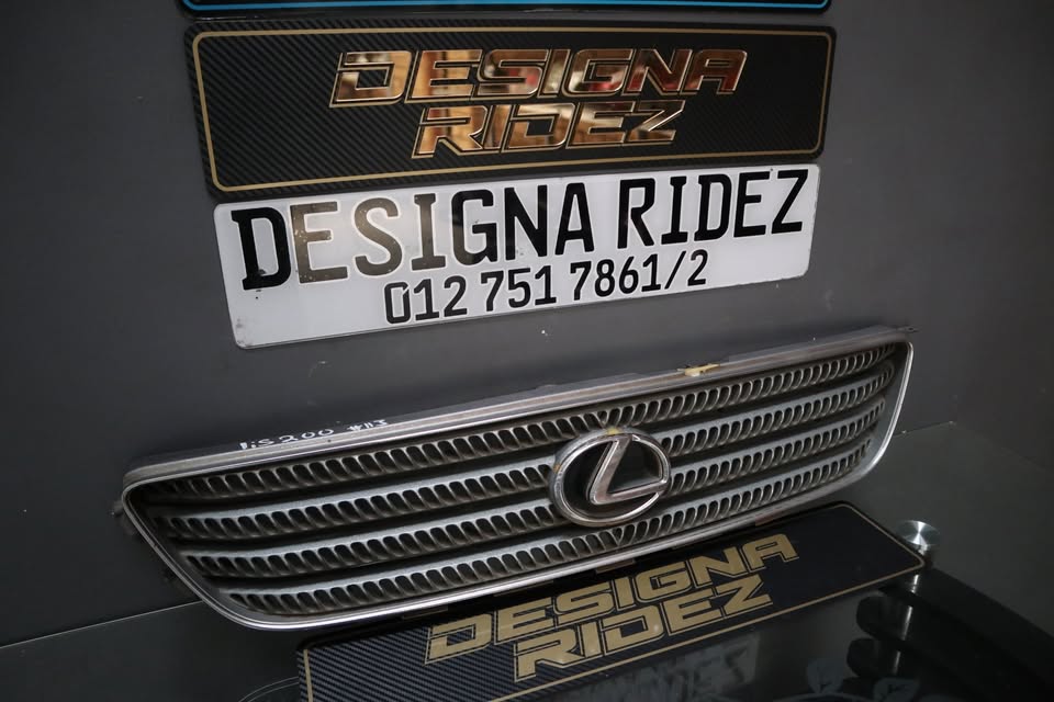 LEXUS IS200/300 GRILL - Private Seller LEXUS IS200/300 GRILL - Private Seller