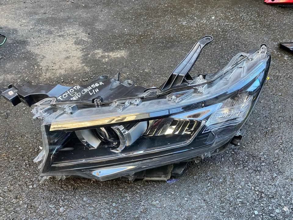 Toyota Land Cruiser Xenon Headlight Leftside. - Private Seller Toyota Land Cruiser Xenon Headlight Leftside. - Private Seller