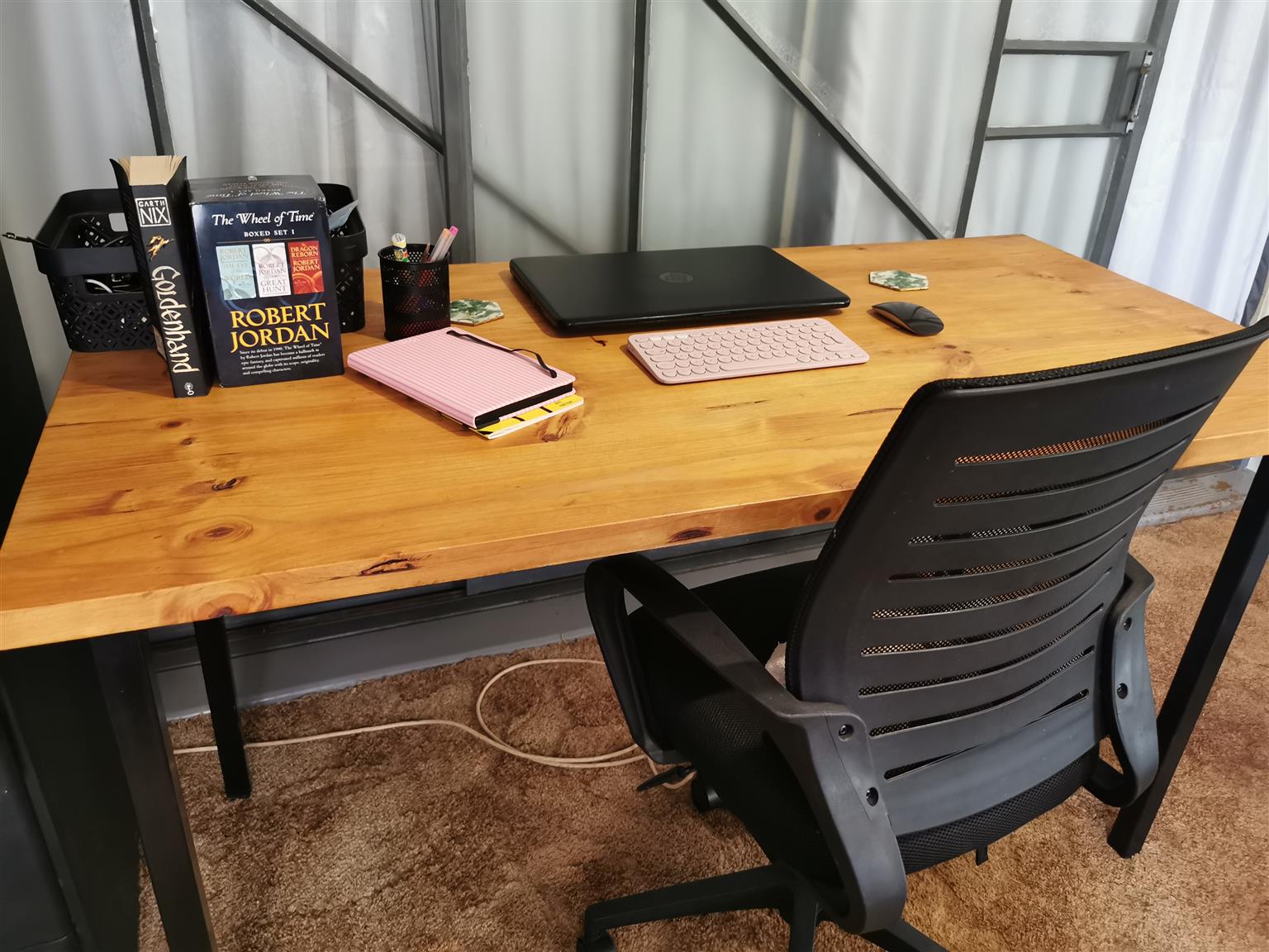 metal desk table