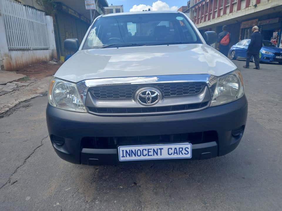 2007 TOYOTA HILUX 2.5 DIESEL, SINGLE CAB, WHITE COLOUR, 105000KM 2007 TOYOTA HILUX 2.5 DIESEL, SINGLE CAB, WHITE COLOUR, 105000KM