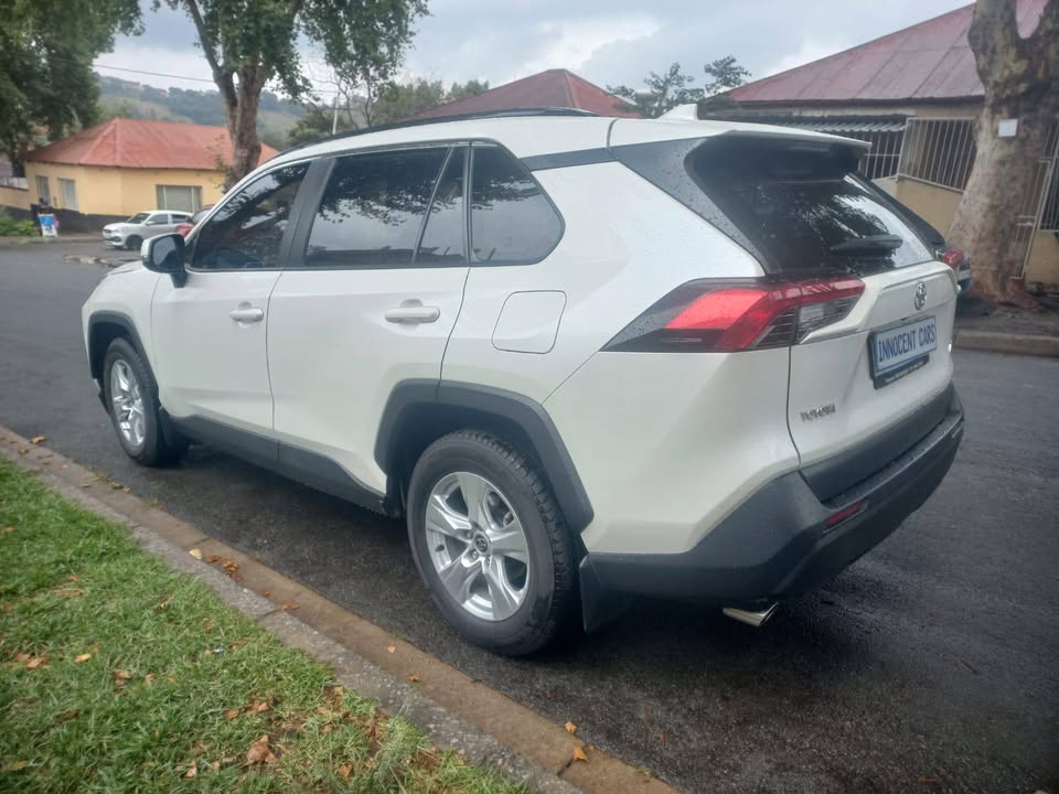 Toyota Rav4 2020 Model, 2.0 petrol, Automatic, white color, Mileage 140000kms, Service boo