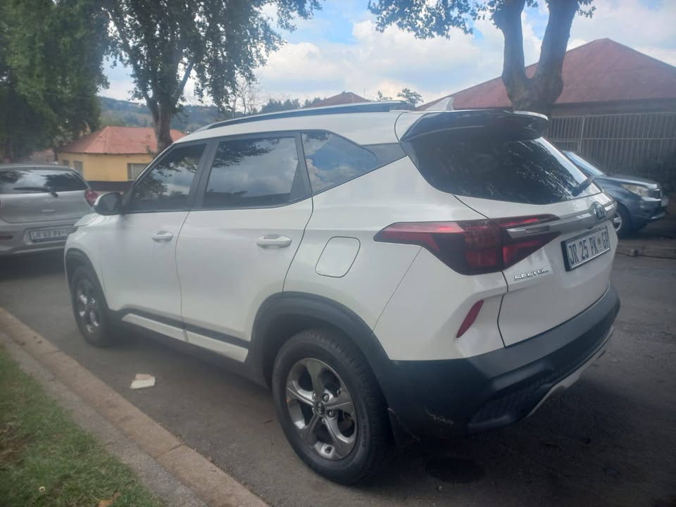 2020 Kia Seltos 2.0 Petrol, Automatic transmission, White Color, Mileage 74000kms