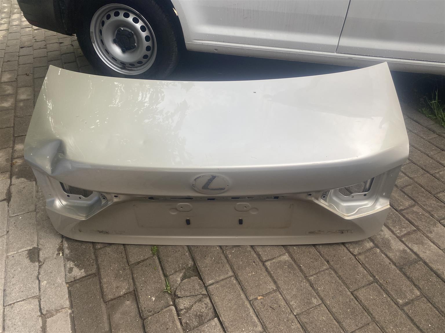 2015 LEXUS ES250 BOOTLID FOR SALE. IN EXCELLENT CONDITION