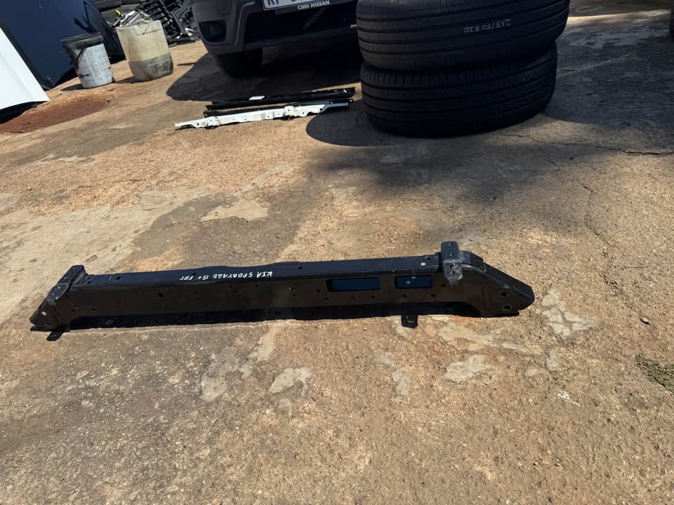 Kia Sportage Upper Radiator Cradle - Private Seller Kia Sportage Upper Radiator Cradle - Private Seller