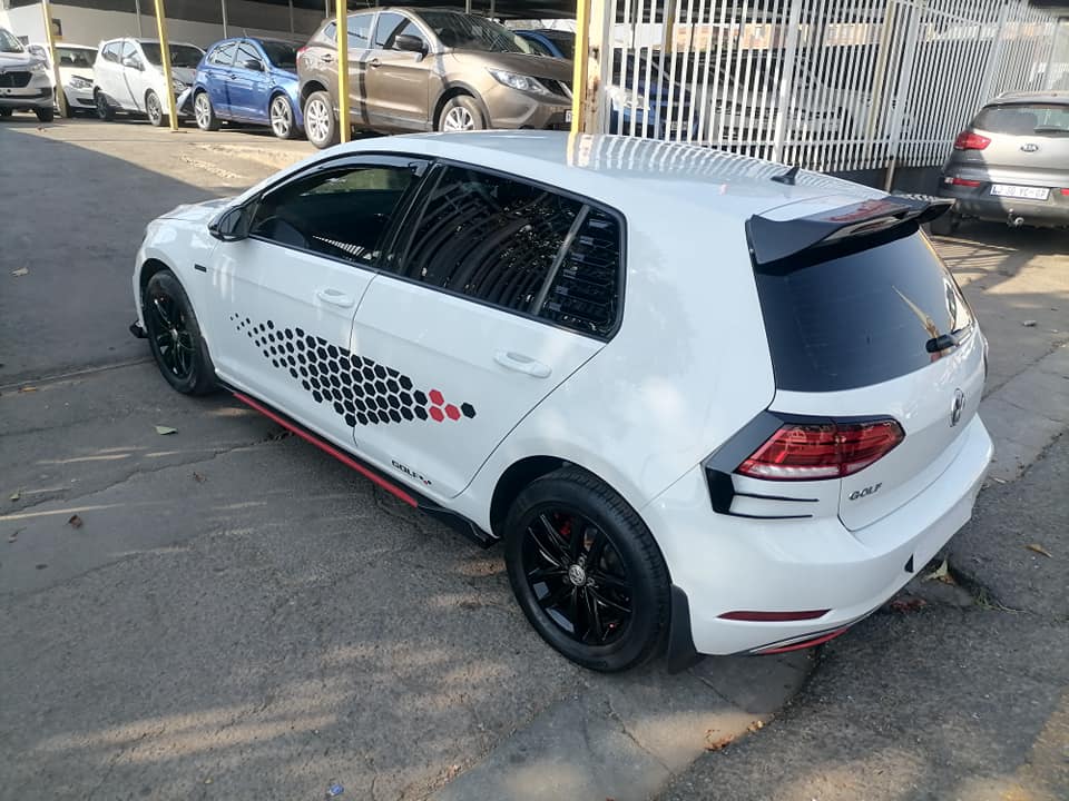 2020 Volkswagen Golf 7 1.4 TSI Rotorsport Turbo with a leather seat and Automatic