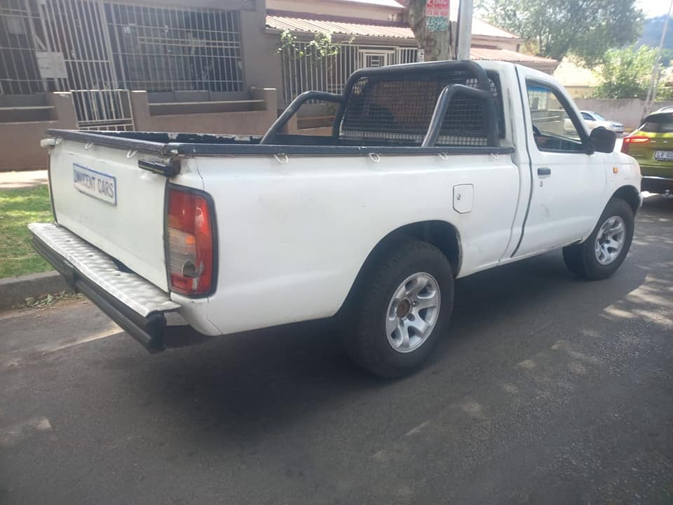 2005 NISSAN HARDBODY 2.2 PETROL, MANUAL, WHITE COLOR, MILEAGE 199747KMS.