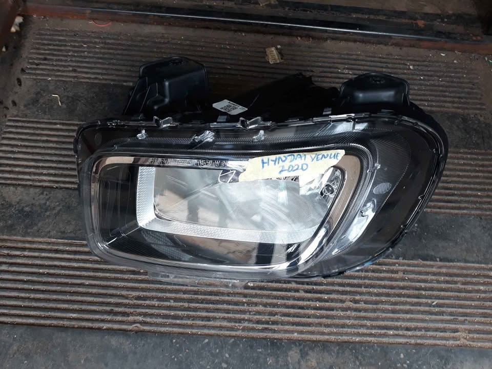 2020 Hyundai Venue Passenger Side Headlight - Private Seller 2020 Hyundai Venue Passenger Side Headlight - Private Seller