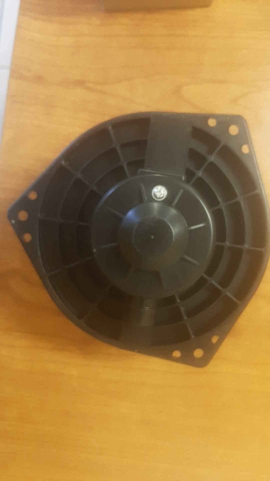 ISUZU D MAX BLOWER. SECOND HAND. FOR VARIOUS OTHER CARS TOO. - Private Seller