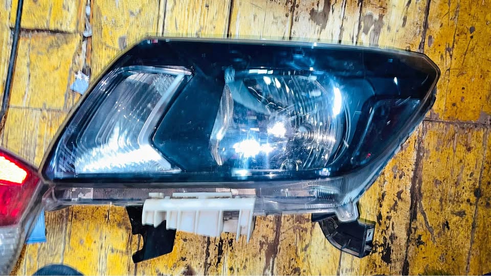 Nissan Navara headlight - Private Seller Nissan Navara headlight - Private Seller