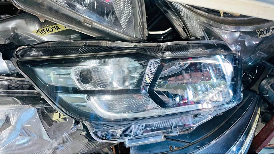 Honda Amaze headlight - Private Seller Honda Amaze headlight - Private Seller