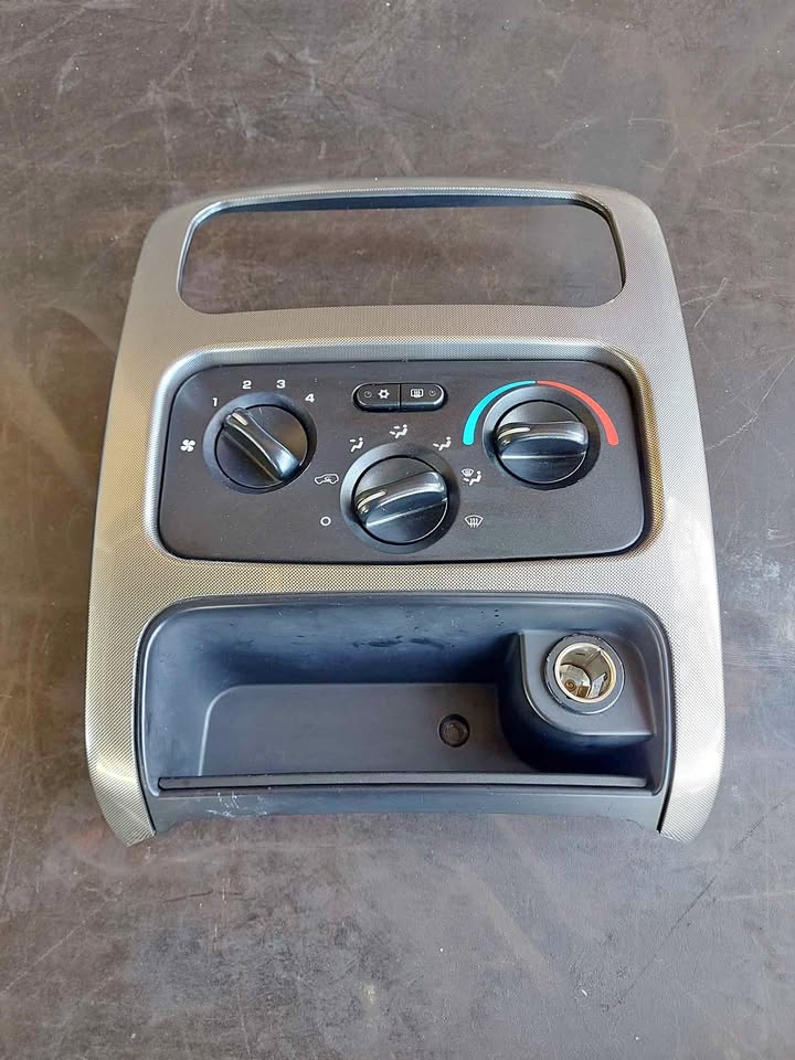Used Jeep Cherokee KJ Climate Control + Lighter Socket and Trim P/N IB1C300205 - Private Seller Used Jeep Cherokee KJ Climate Control + Lighter Socket and Trim P/N IB1C300205 - Private Seller