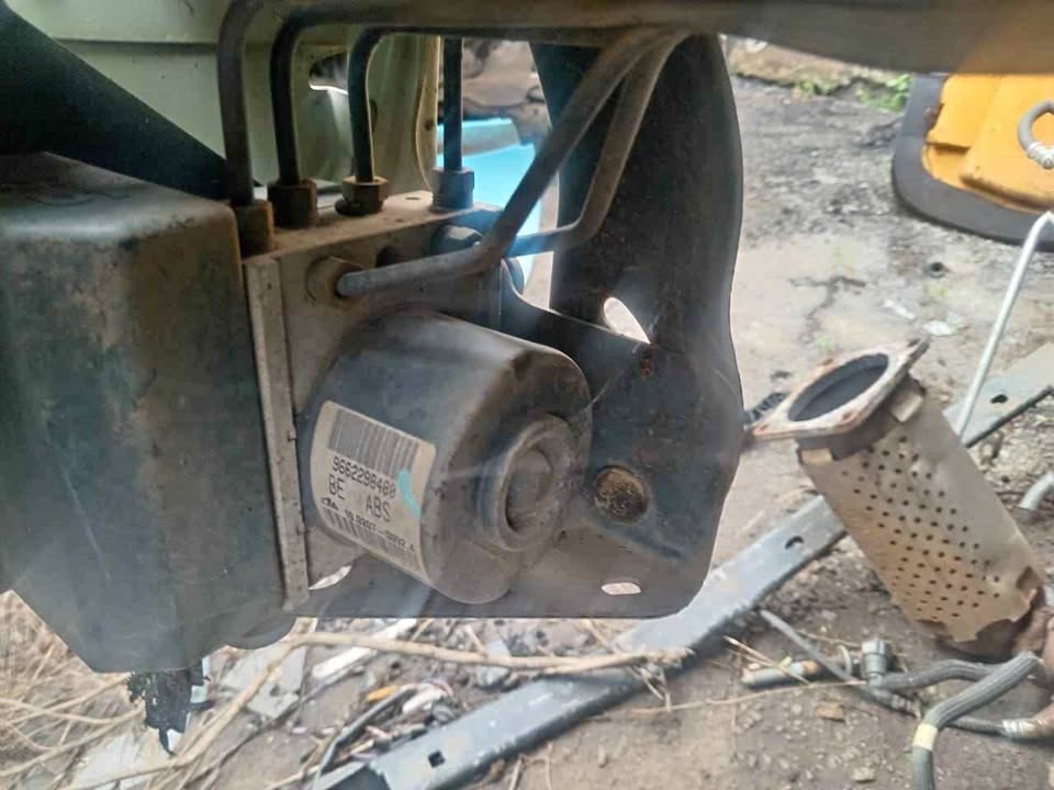 Peugeot 207 1.6 abs pump Peugeot 207 1.6 abs pump