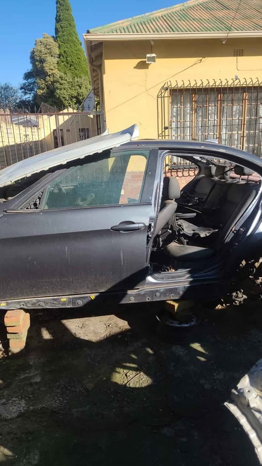 BMW E90 shell and paper available