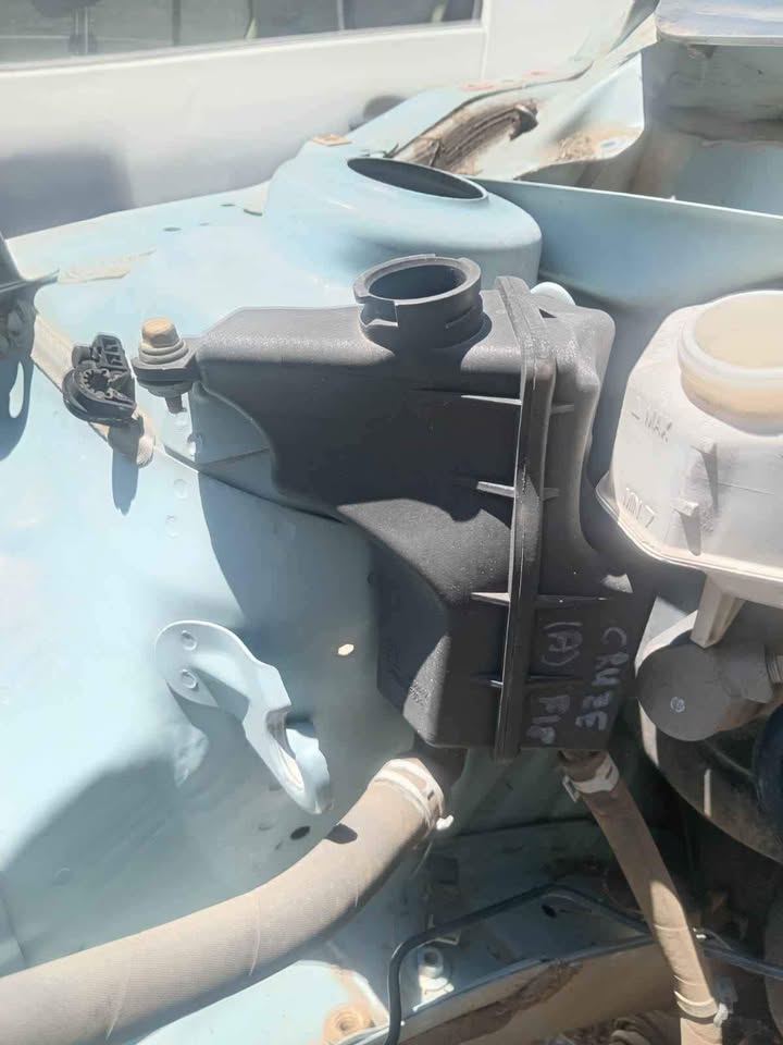 Chevrolet cruze 2013 power steering fluid bottle