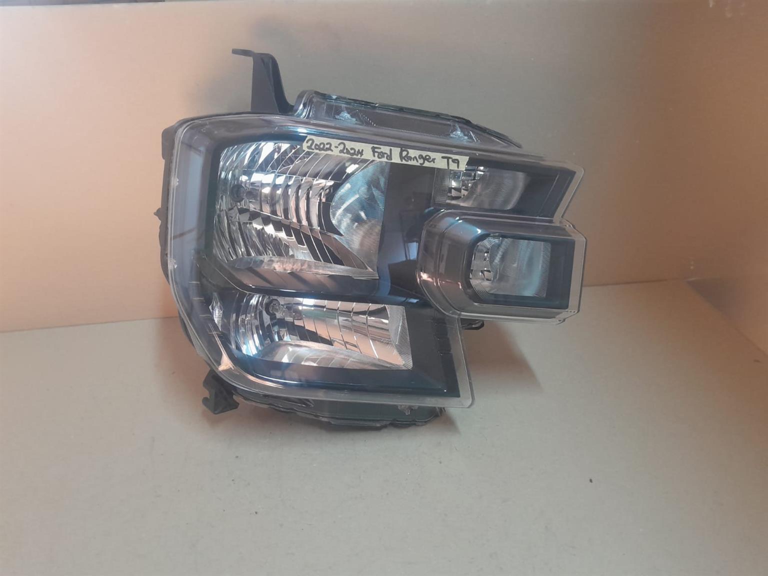 2022-2024 FORD RANGER T9 RIGHT SIDE HEADLIGHT FOR SALE - Private Seller