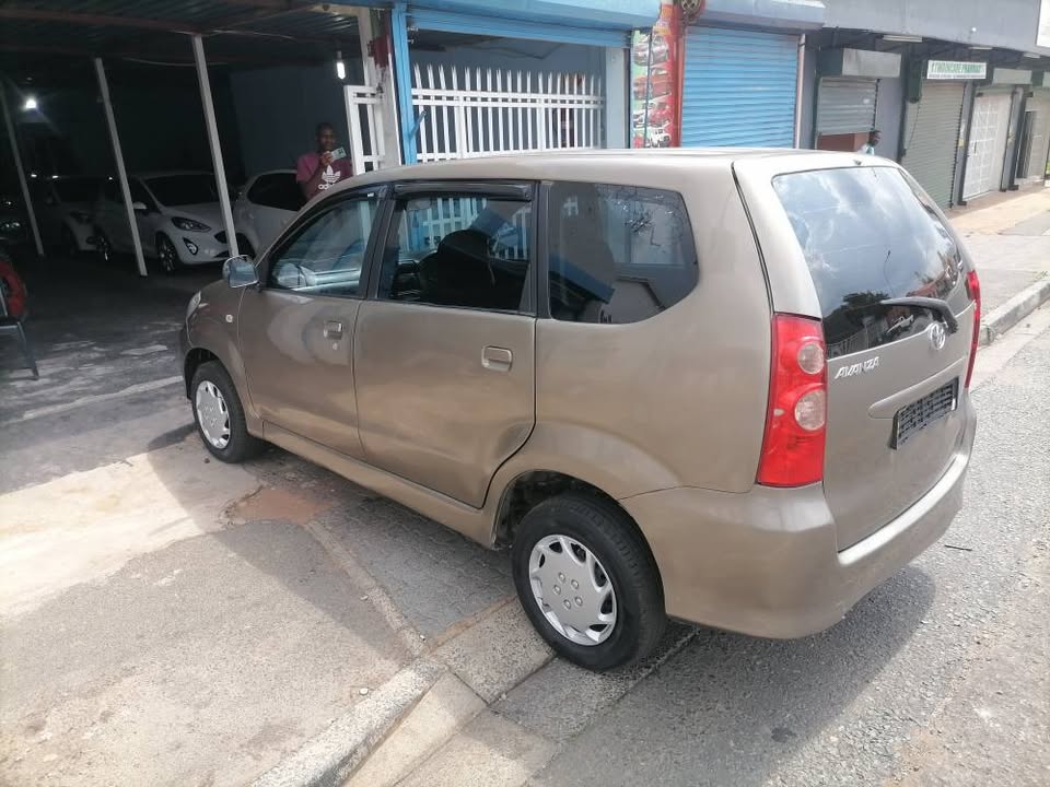 2011 Toyota Avanza 1.5sx seven seater with a Nice interior seat
