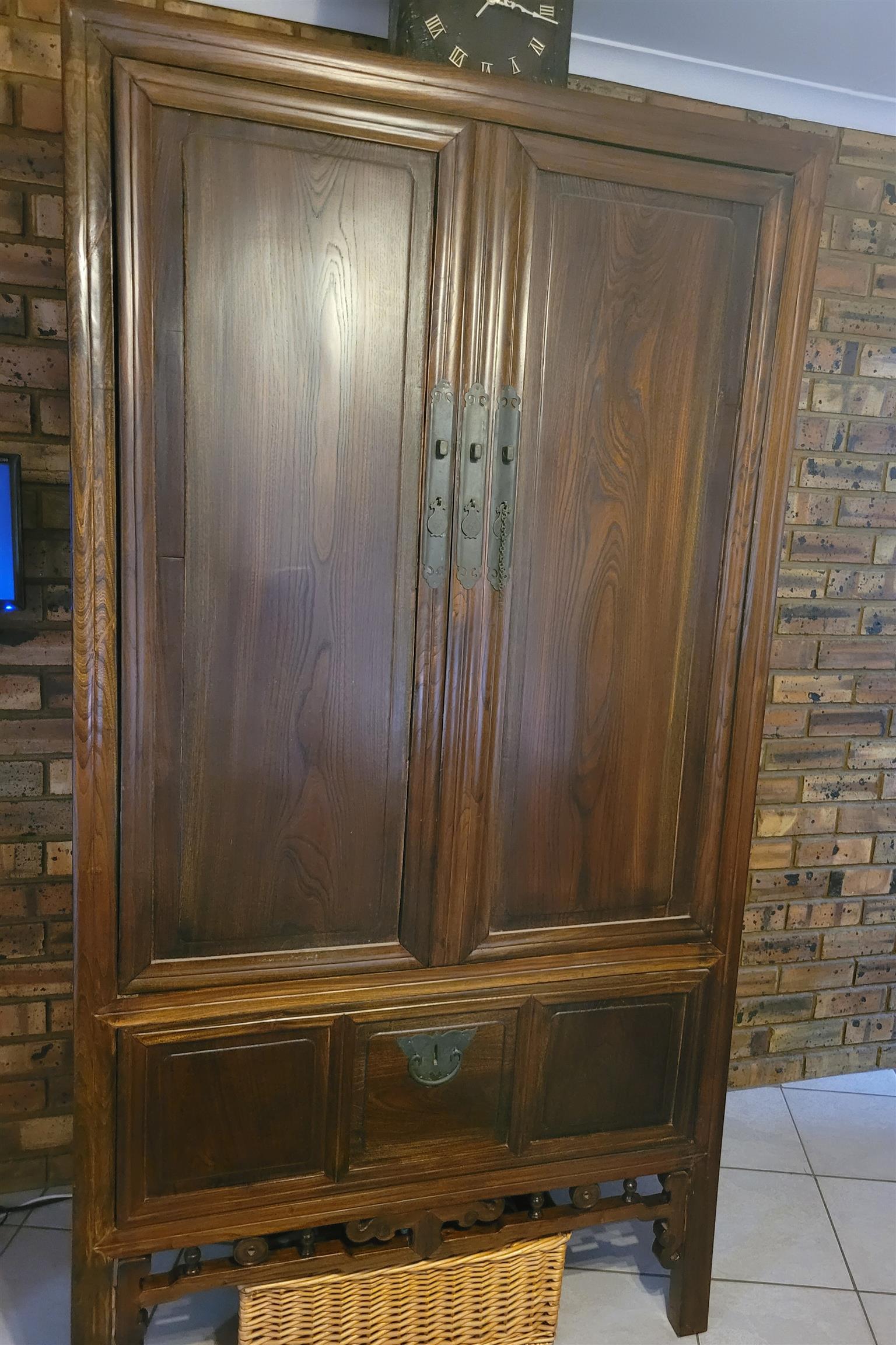 Furniture. Antique chinese tv/cabinet and coffee table Furniture. Antique chinese tv/cabinet and coffee table