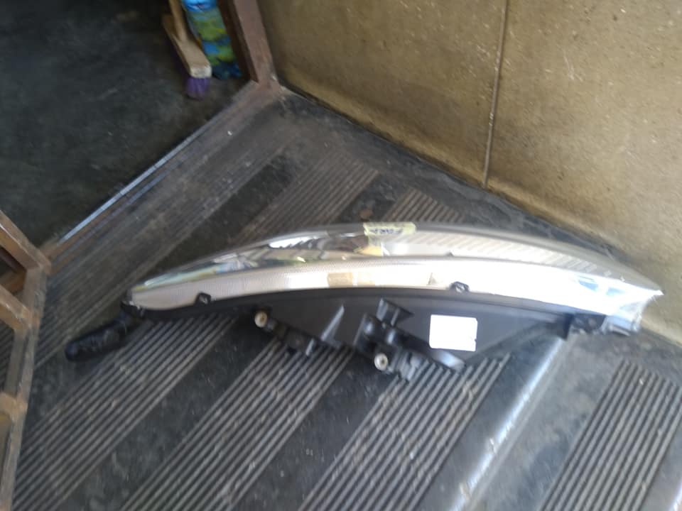 Neat Ford BMax Headlight - Private Seller Neat Ford BMax Headlight - Private Seller