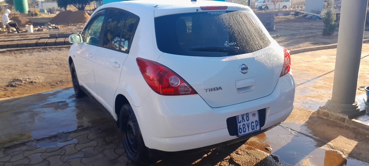 Nissan tidda 1.6 hatchback