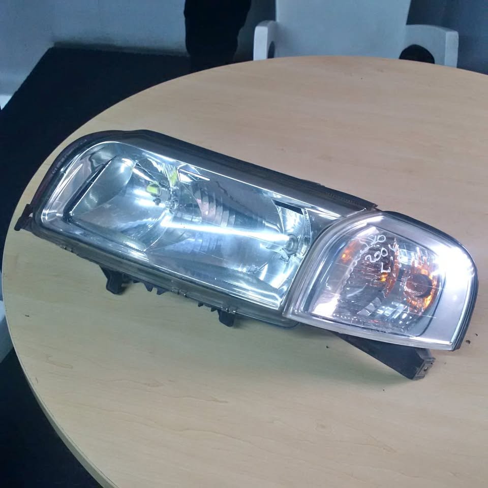 VOLVO S80 2004 HEADLGHT LEFT + RIGHT FOR SALE - Private Seller VOLVO S80 2004 HEADLGHT LEFT + RIGHT FOR SALE - Private Seller