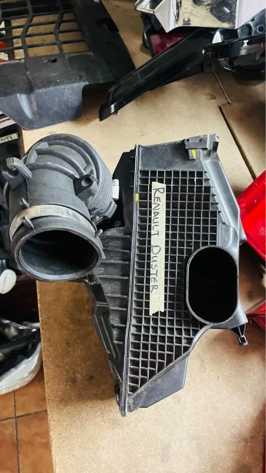 Renault Clio IV Air Filter box - Private Seller