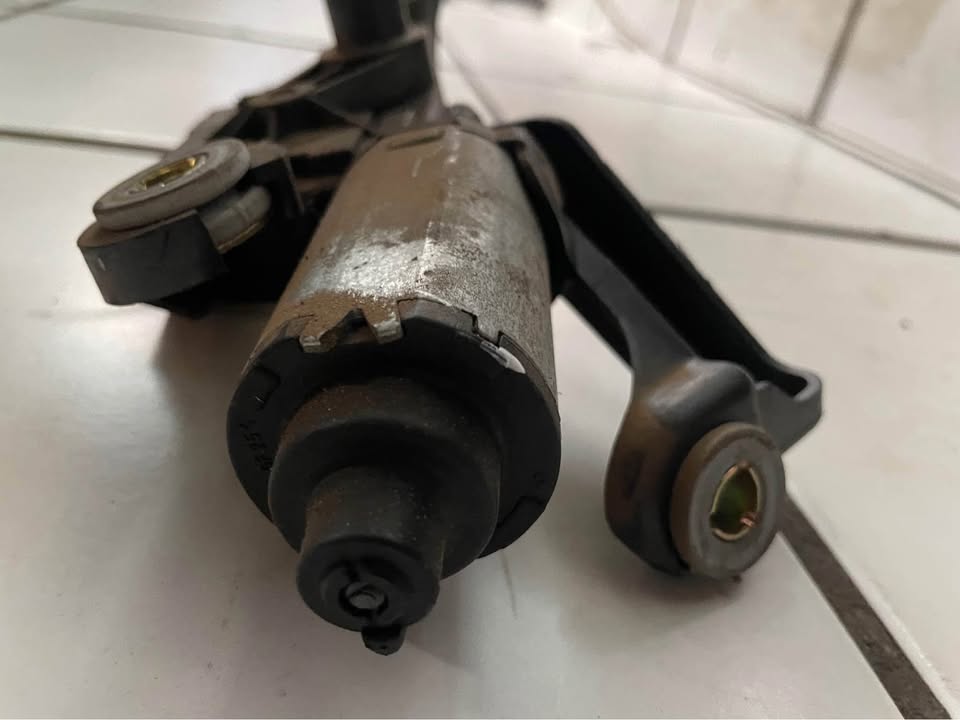 BMW E81 E87 1 series REAR WINDOW WINDSCREEN WIPER MOTOR - Private Seller