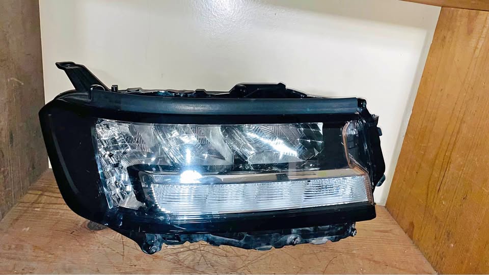 Toyota Land Cruiser LC300 headlight - Private Seller Toyota Land Cruiser LC300 headlight - Private Seller