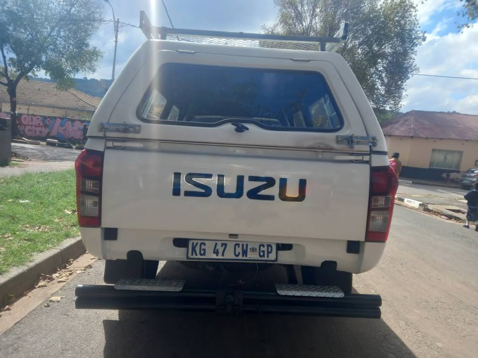 2020 Isuzu KB250 DMAX Single Cab, Canopy, Manual, White, 38000kms