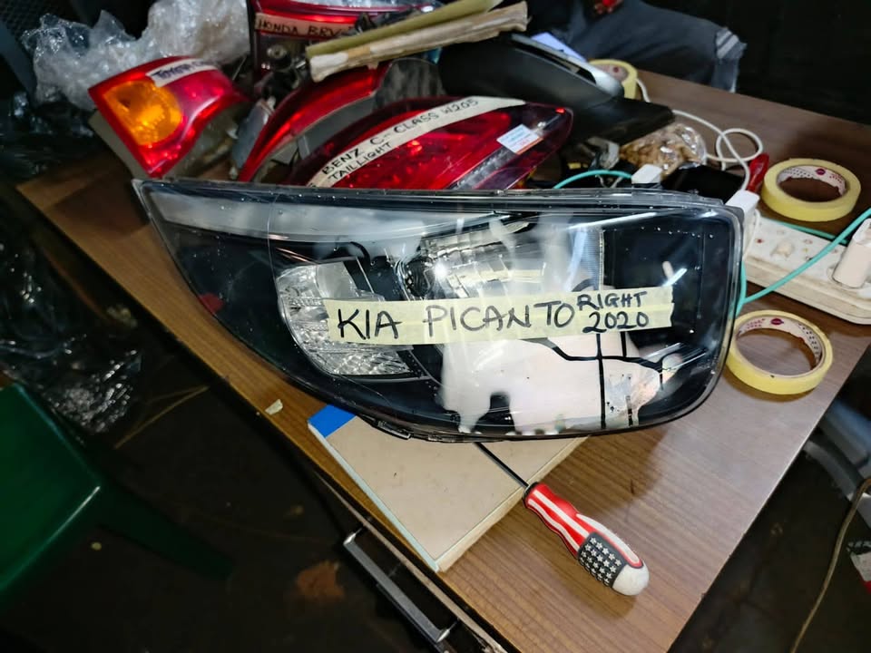 Kia Picanto Right Headlight 2020 - Private Seller Kia Picanto Right Headlight 2020 - Private Seller