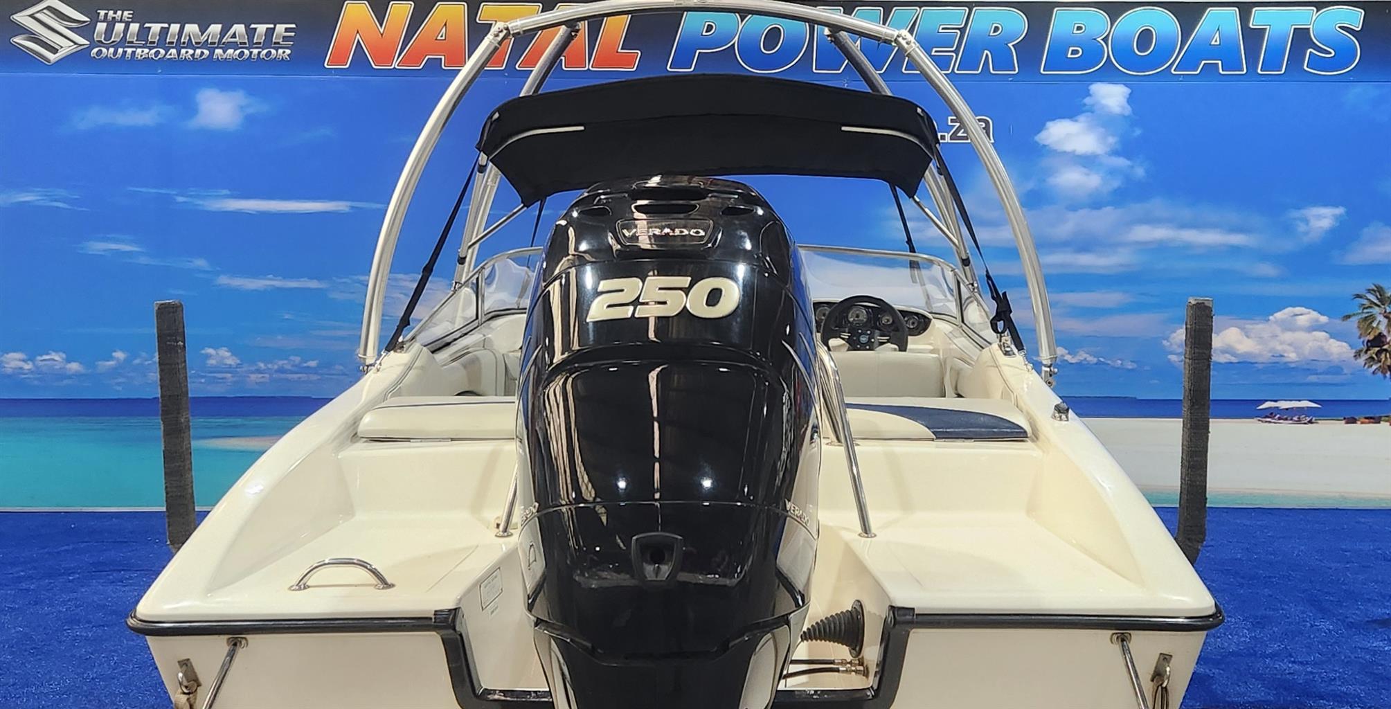 PANACHE 2150 LX ON TRAILER 250 HP MERCURY VERADO 4 STROKE 147 HOUR