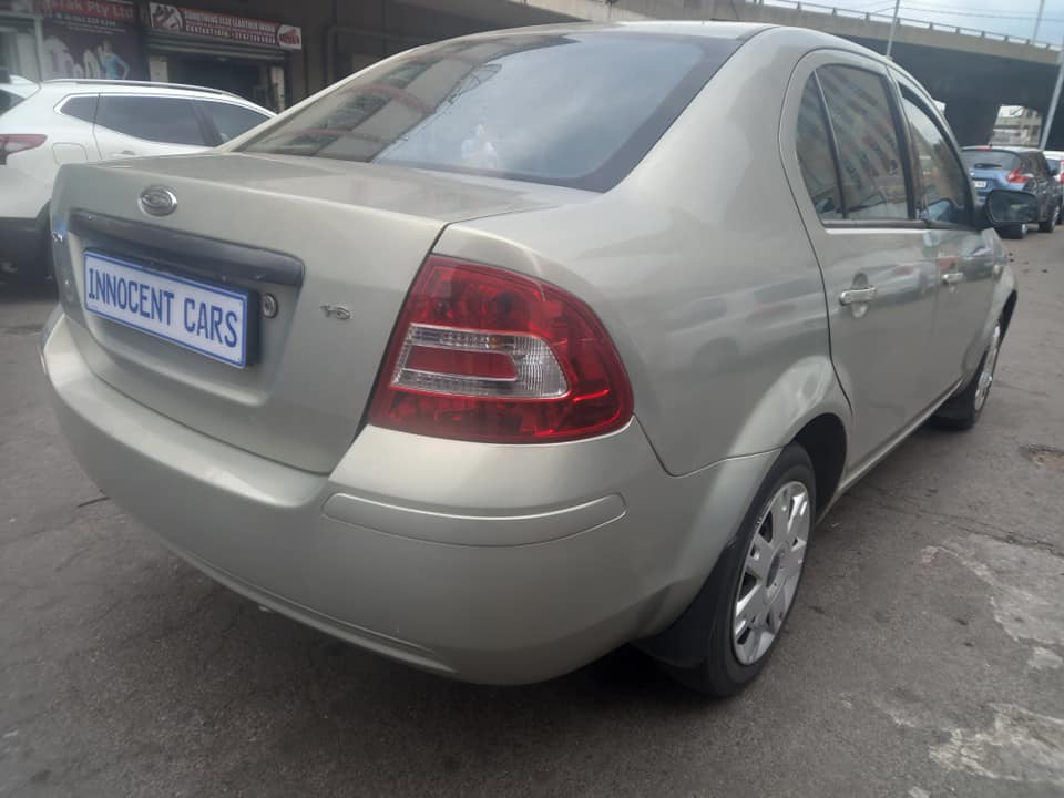 2015 FORD IKON 1.6 PETROL, MANUAL TRANSMISSION, SILVER GOLD COLOR, MILEAGE 92000KM